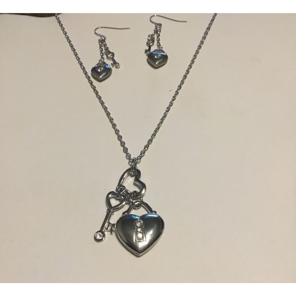 Pretty New Long Silver Hearts & Keys Necklace/Earring Set
